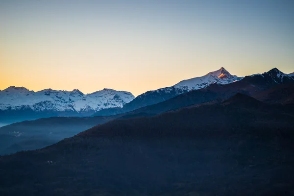 意大利阿尔卑斯山弧在日落时 — 图库照片