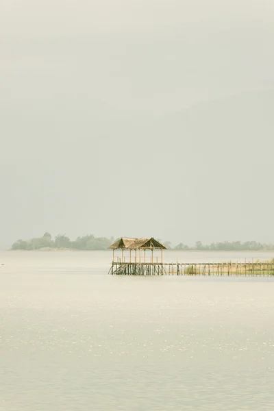 Scène tranquille sur le lac — Photo