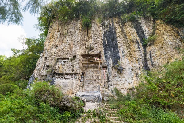 Traditional burial site in Tana Toraja — Stock Photo, Image
