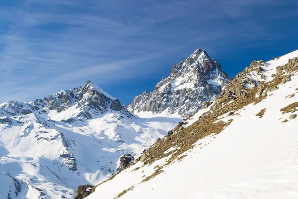 Majestuoso pico de montaña en los Alpes — Foto de Stock