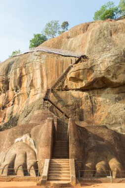 Sigiriya rock Zirvesi için doğal kapı