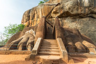 Sigiriya rock Zirvesi için doğal kapı