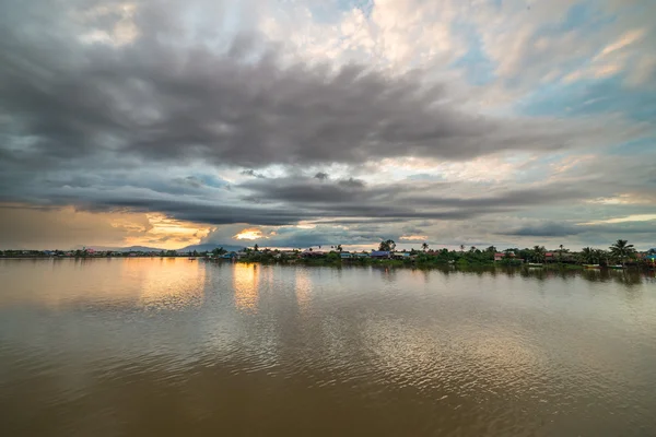 Sunset on Sarawak River, Borneo — Stock Photo, Image