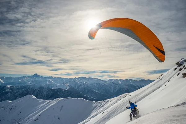 Paraglider launching from snowy slope — Stock Photo, Image