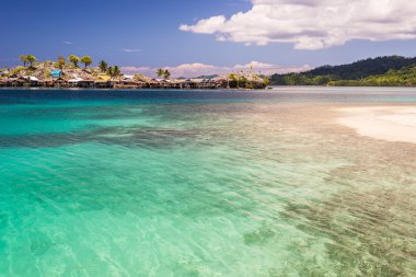 Mavi lagün üzerinde deniz Çingeneler Köyü