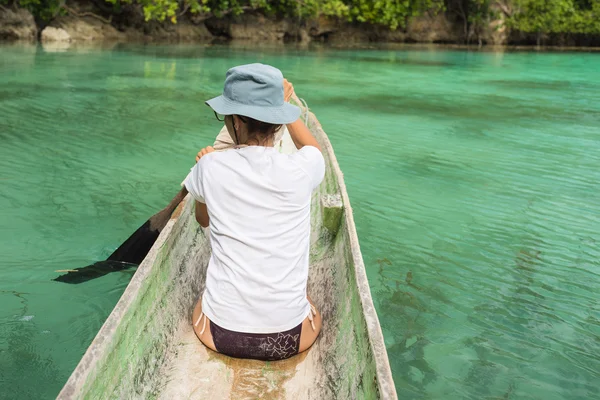 Canotaje entre las Islas Togianas — Foto de Stock