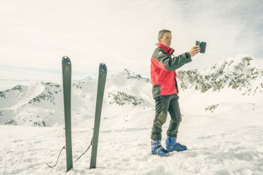 Alpinist alma selfie ile smartphone