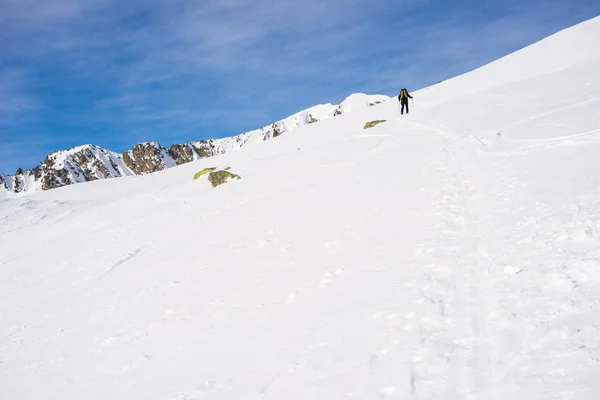 Alpine touring towards the summit — Stock Photo, Image