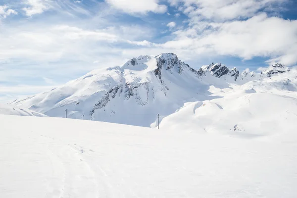 Majestueuze bergtoppen in de Alpen — Stockfoto