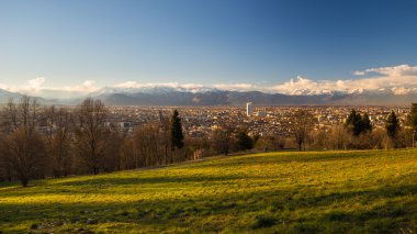 Gün batımında Turin panoramik cityscape yukarıdan