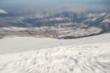 Alpler uçan Yamaçparaşütü