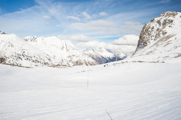 Majestätische Berggipfel in den Alpen — Stockfoto