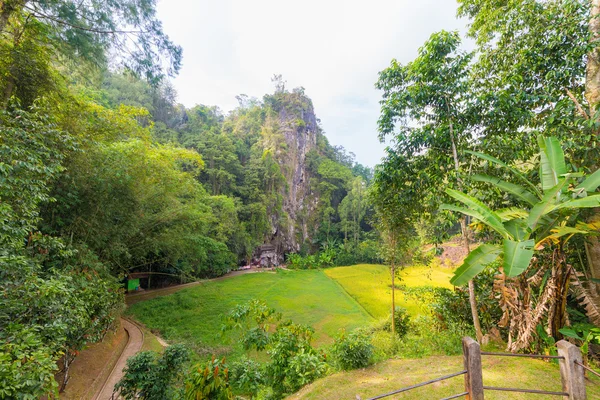 Traditionelle Begräbnisstätte in tana toraja — Stockfoto