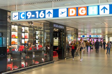 Roma Fiumicino Havaalanı'nda Dolce ve Gabbana mağaza
