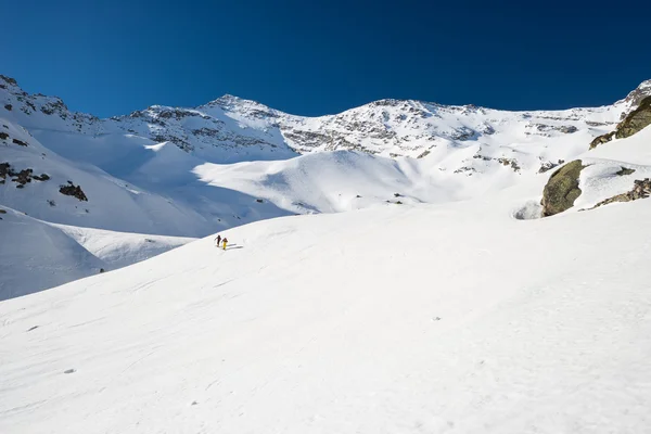 Mountaineering towards the mountain top — Stock Photo, Image