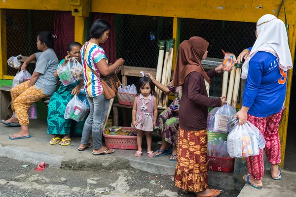 Grupo de pessoas de Toraja no mercado local — Fotografia de Stock