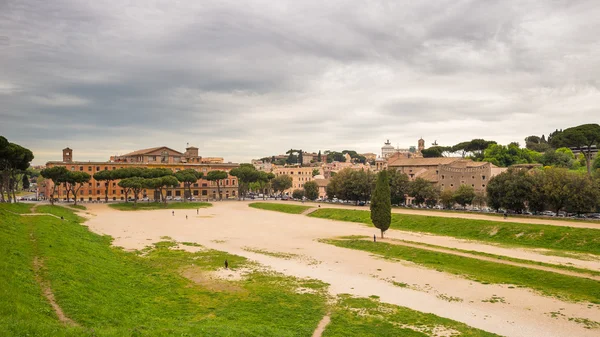 Panorama z Říma od Circo Massimo, Itálie — Stock fotografie