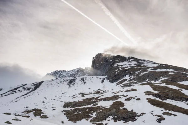 Majestätische Berggipfel in den Alpen — Stockfoto