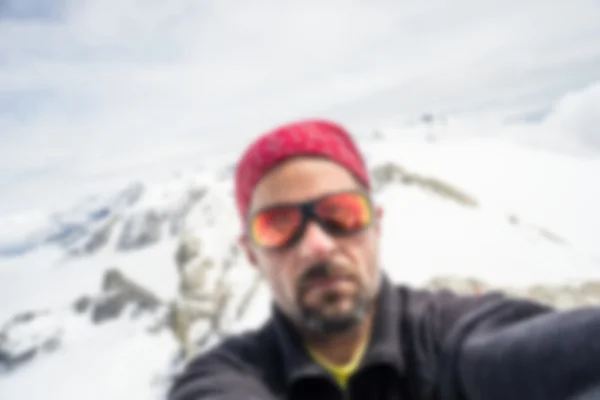 Selfie sfocati in alto nelle Alpi — Foto Stock