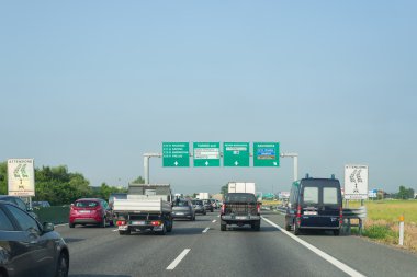 İtalyan karayolu üzerinde trafik sıkışıklığı