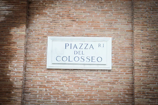 "Colosseum Square" road sign in Rome, Italy — Stock Photo, Image