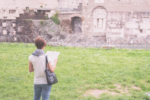 Τουρισμού γύρω από την παλιά πόλη, Ιταλία, marsala Ρώμη τονισμένα εικόνας. — Φωτογραφία Αρχείου