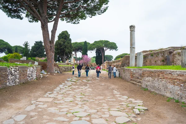 Toerisme in de oude stad van Ostia, Rome, Italië — Stockfoto