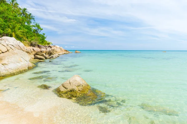 Tropical beach és a türkiz víz Thaiföldön — Stock Fotó