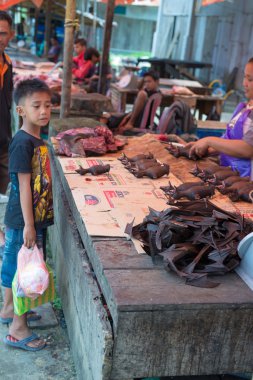 Yarasa eti Endonezya pazarda satmak