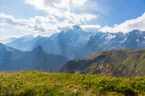 Monte Bianco o Mont Blanc en contraluz, lado italiano — Foto de Stock