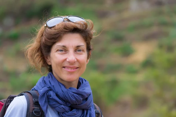 Portrait of lady with natural expression, outdoors — Stock Photo, Image