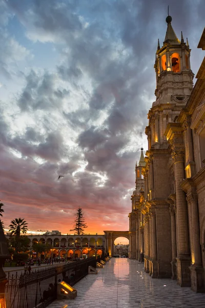 La Cattedrale di Arequipa, Perù, al tramonto — Foto Stock