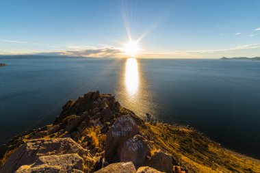 Batan güneşin Titicaca gölü, Copacabana, Bolivya