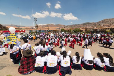 Cusco, Peru için çocuk istismarı karşı gösteri.
