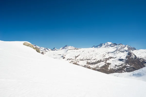 Majestueuze bergtoppen in de Alpen — Stockfoto