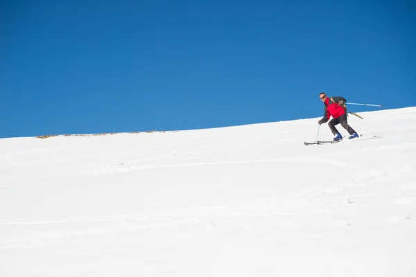 Esquí en el majestuoso arco alpino italiano — Foto de Stock