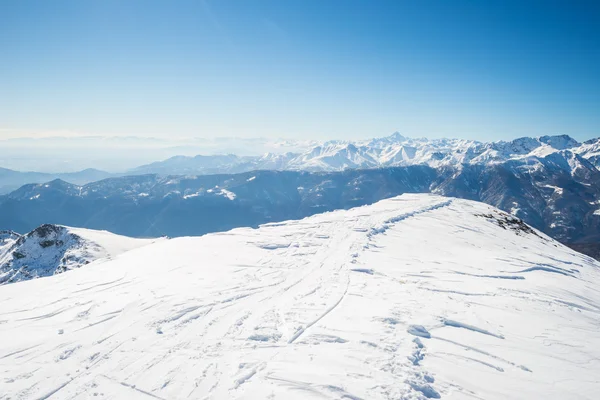 Snowcapped mountain summit — Stock Photo, Image