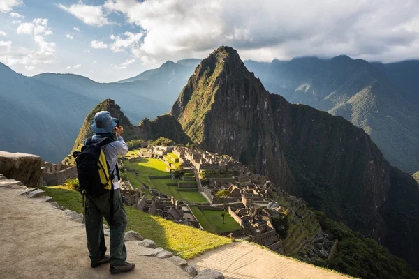 Machu Picchu smartphone ile fotoğraf çekimi