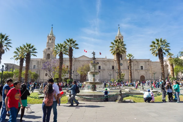 Persone in Plaza de Armas, Arequipa, Peru — Foto Stock