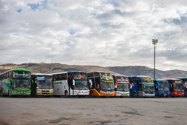 Autóbuszokra, egy sorban, Arequipa station, Peru — Stock Fotó