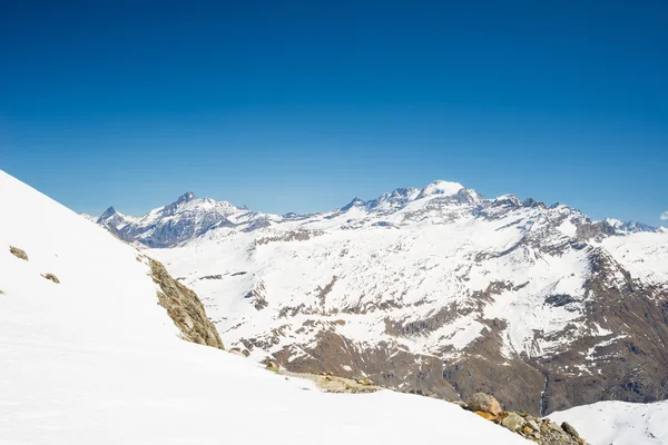 Majestosos picos de montanha nos Alpes — Fotografia de Stock