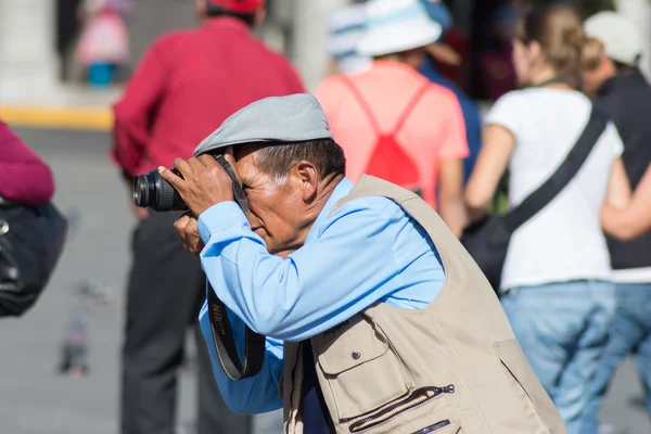 Professional street photographer in Arequipa, Peru — Stock Photo, Image