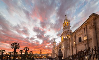 Katedral: Arequipa, Peru, alacakaranlıkta