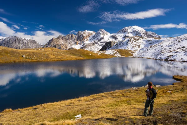 Explorando los Alpes en otoño — Foto de Stock