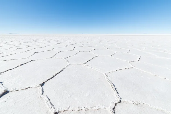 Sechseckige Formen auf der Uyuni-Salzebene, Bolivien — Stockfoto