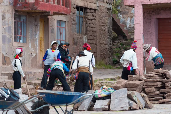 Taquile, Titicaca gölü, Peru geleneksel toplum
