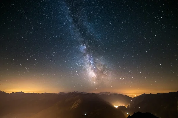 Чумацький шлях розглянений з високо в Альпах Ліцензійні Стокові Зображення