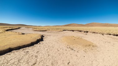 Bolivya Andes yaylalarında çorak peyzaj