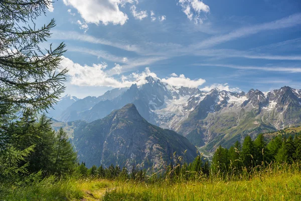 Monte Bianco или Mont Blanc в подсветке, итальянская сторона — стоковое фото