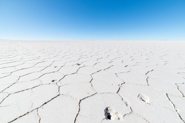 Altıgen şekillerin üzerindeki Uyuni tuz düz, Bolivya